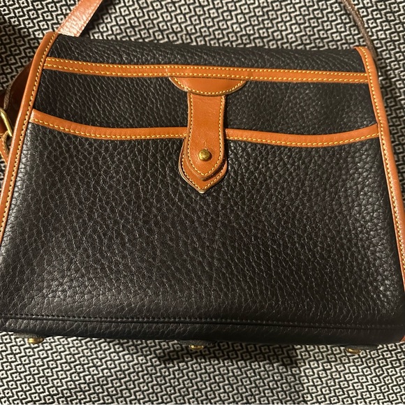 Beautiful Dooney and Bourke Vintage Black Essex Purse - Picture 12 of 16